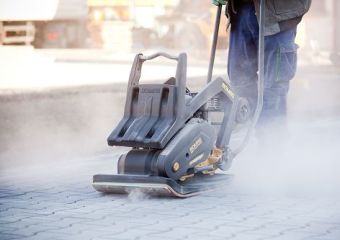 Płyty i stopy wibracyjne Bomag w ofercie wynajmu HKL Baumaschinen Polska